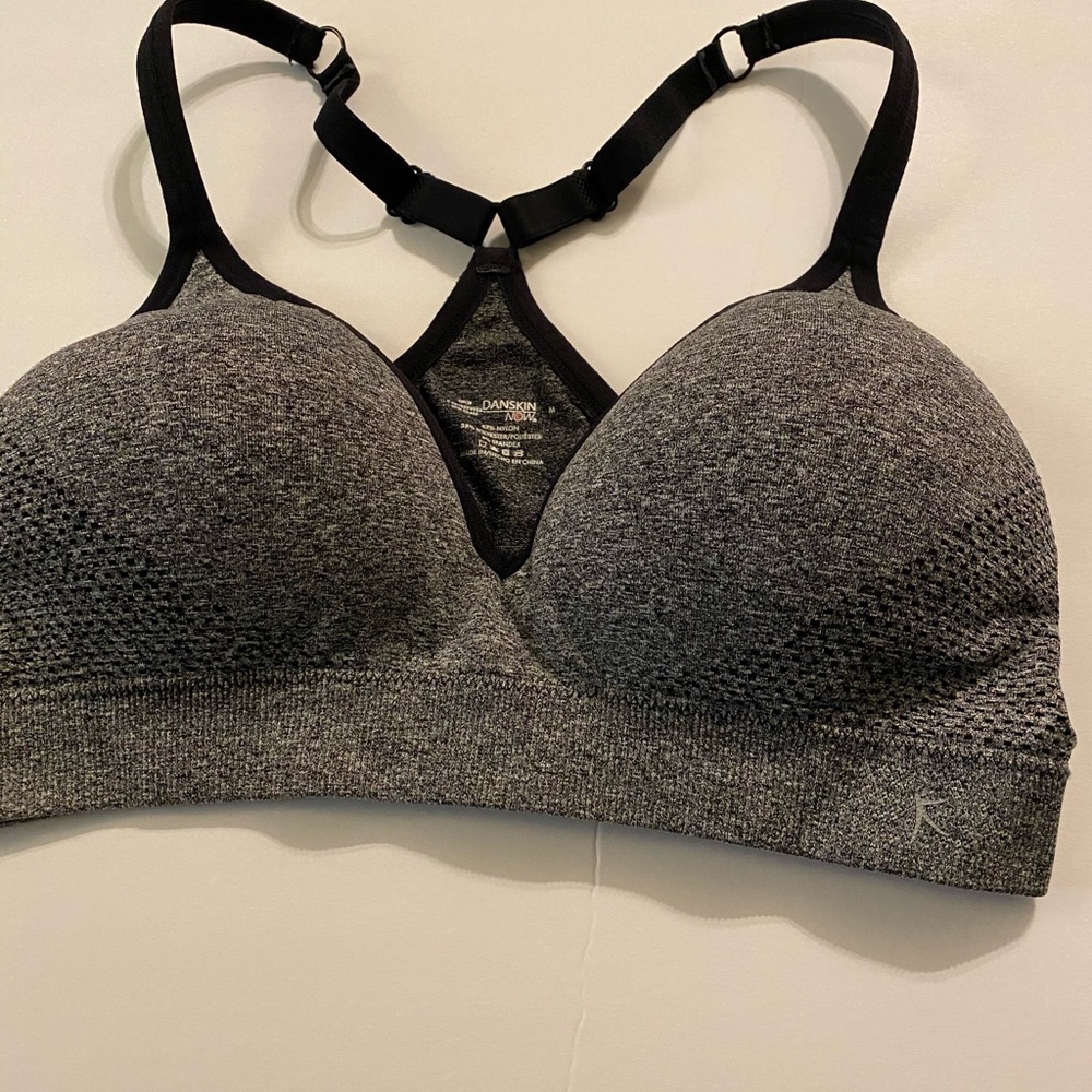 🌻🌻Dan skin size M Sport Bra great condition